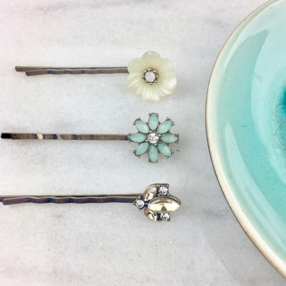 The Chic Petunia Accessories - Crystal Flowers hairpin set